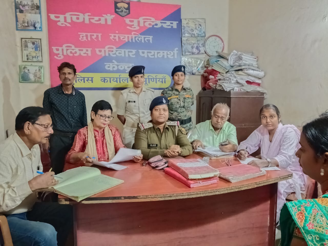 "লাগিলে স্বামীকেই বাদ দিম কিন্তু ফেচবুক-ইনষ্টাগ্ৰাম এৰিব নোৱাৰোঁ!"