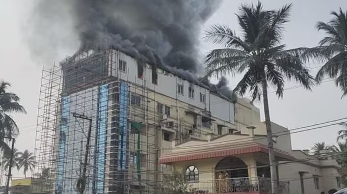 Tragedy in Odisha: 11 Dead in Cuttack Hospital ICU Fire; State Reeling After Deadly Storm